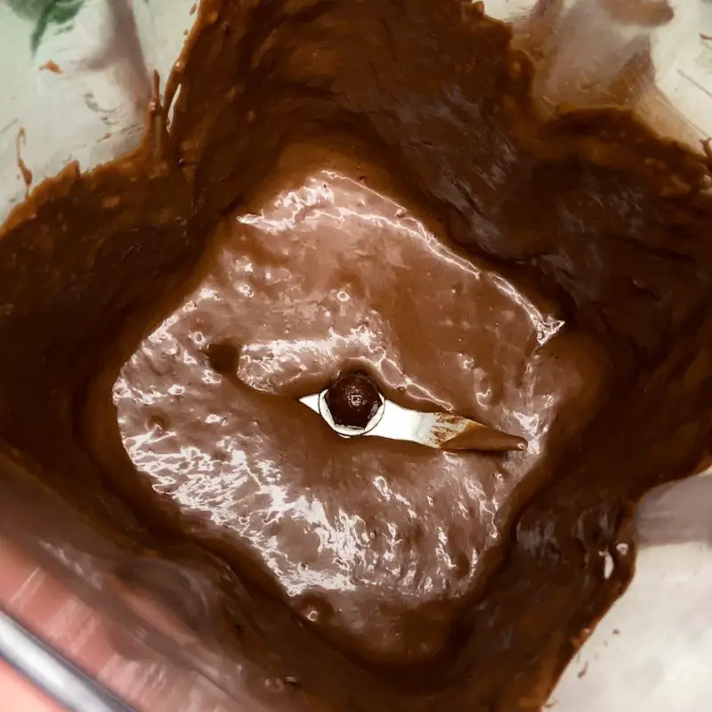 mousse de banana e chocolate no liquidificador