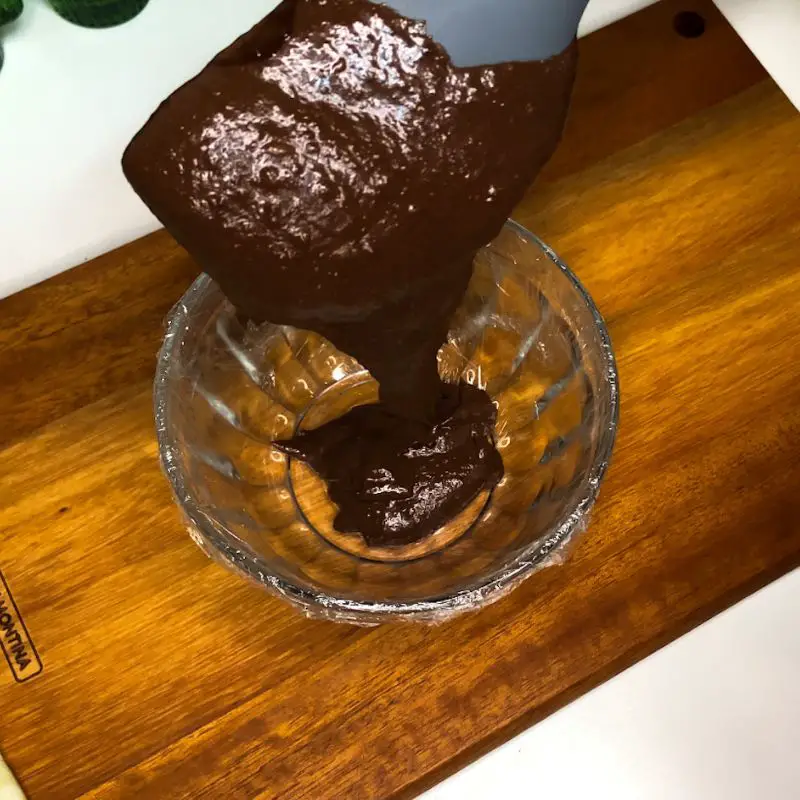 pote com o mousse de chocolate e banana