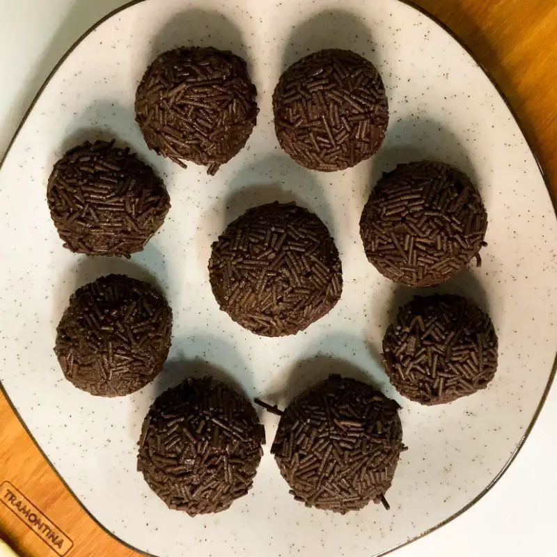 Brigadeiro de banana com cacau e leite em pó